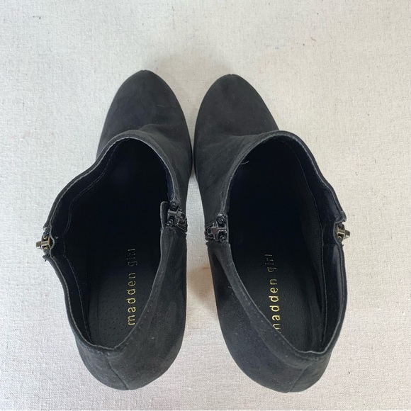 Madden Girl~Women’s ‘Party’ Black Faux Suede Block‎ Heel Bootie~Sz 10 - Picture 8 of 13